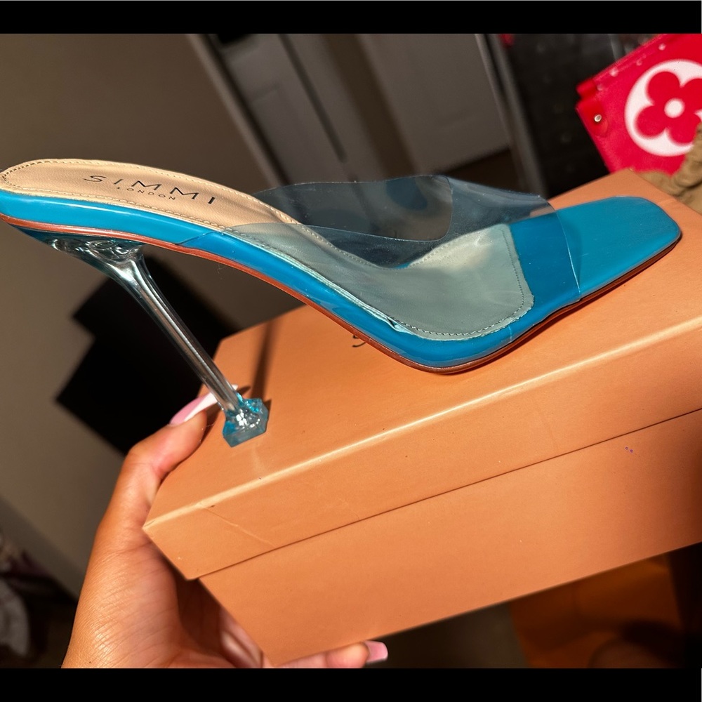 Blue heel (Never won )